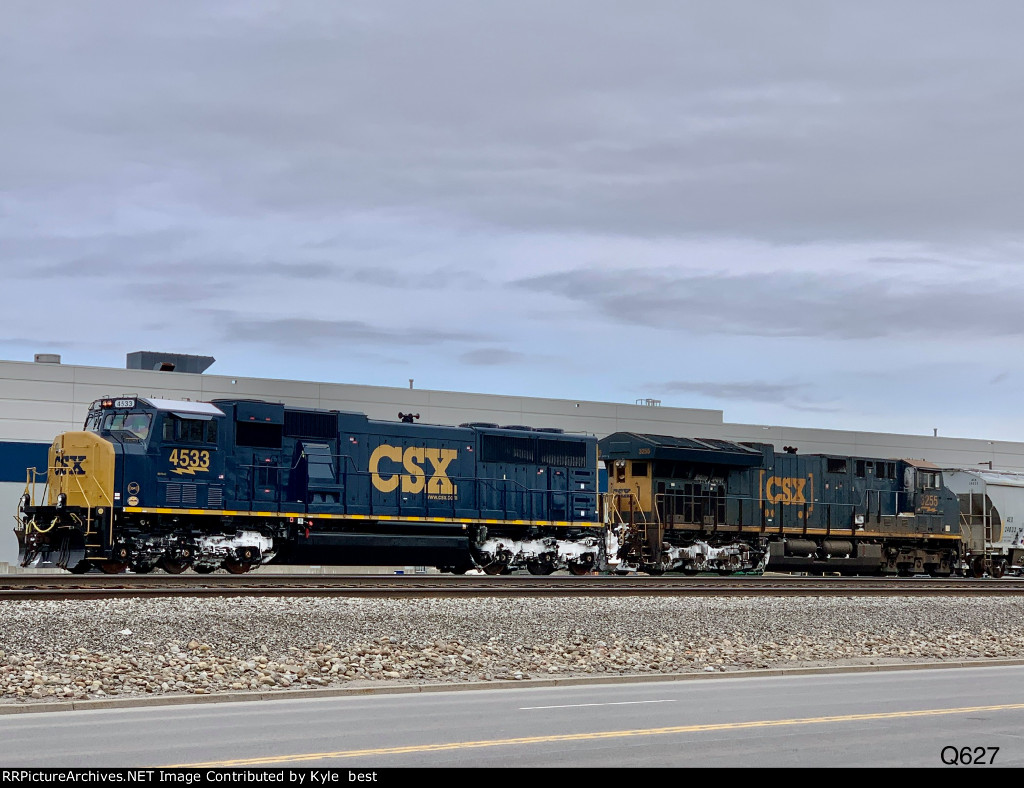 CSX 4533 on Q627